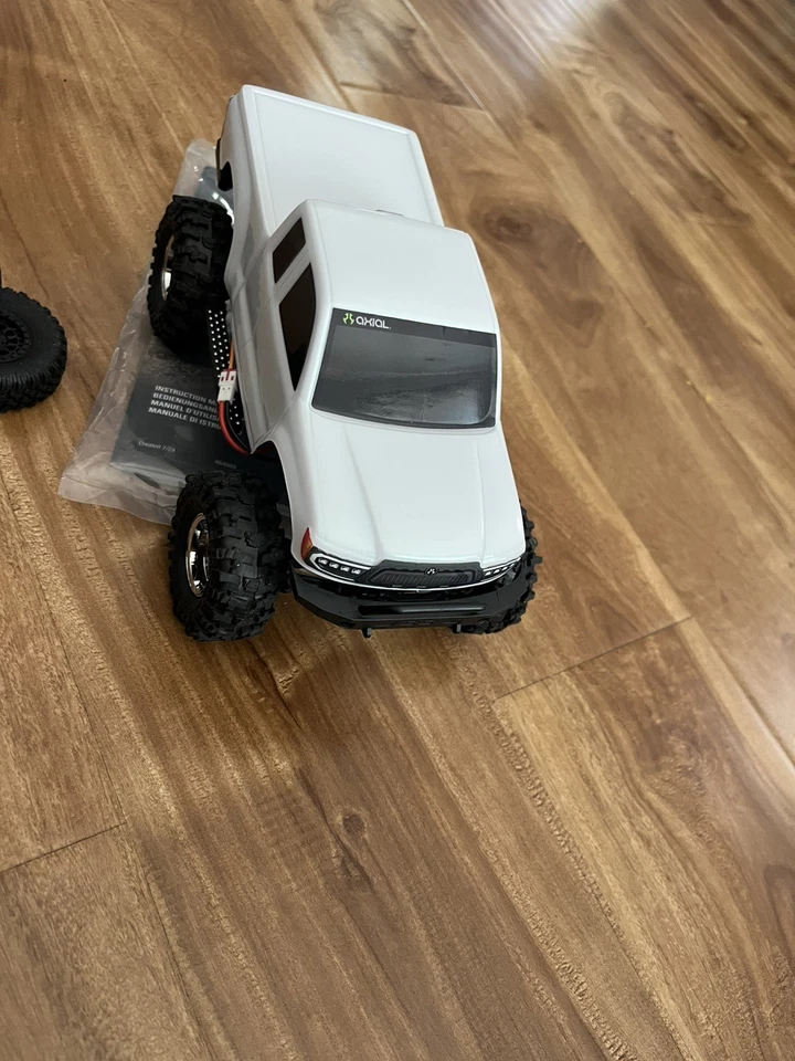 AXIAL SCX24 RC CRAWLER BASE CAMP many Upgrades RTR - Image 3 of 4