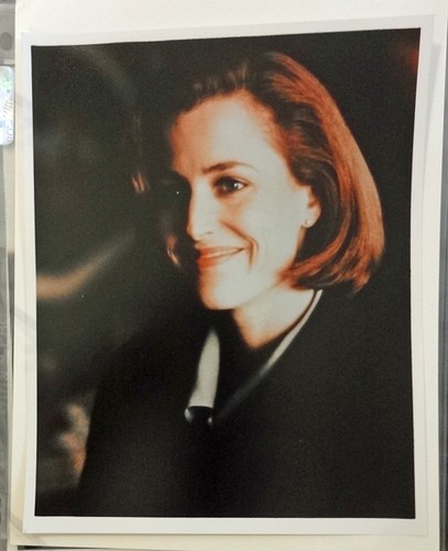 X-Files Gillian Anderson Special Agent Dana Scully  8 x 10 Original Color Photo