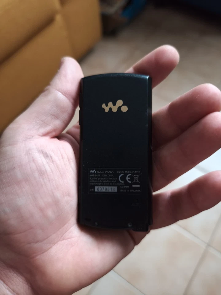 SONY WALKMAN DIGITAL MEDIA PLAYER NWZ-E463 Lettore Mp3 RADIO NERO - Immagine 4 di 4