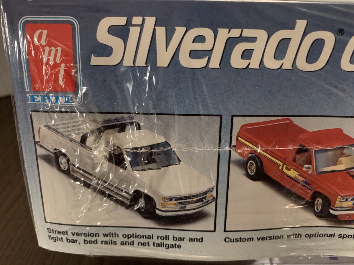 Skill 2 Model Kit 1992 Chevrolet Silverado C1500 Fleetside