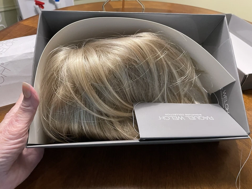 Peluca Raquel Welch "Classic Cool" nueva peluca color trigo dorado nueva con etiquetas Foto 4 de 4