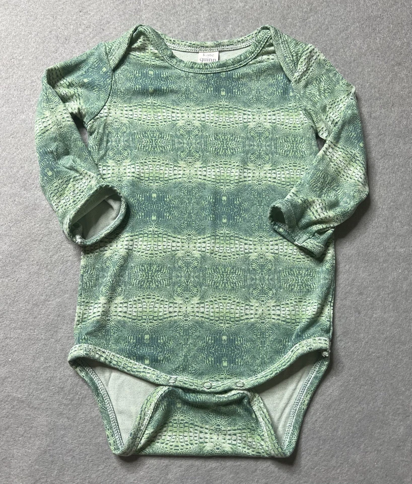 Body Kate Quinn manga comprida 6-12M bambu 2022 verde crocodilo natureza réptil - Imagem 2 de 4