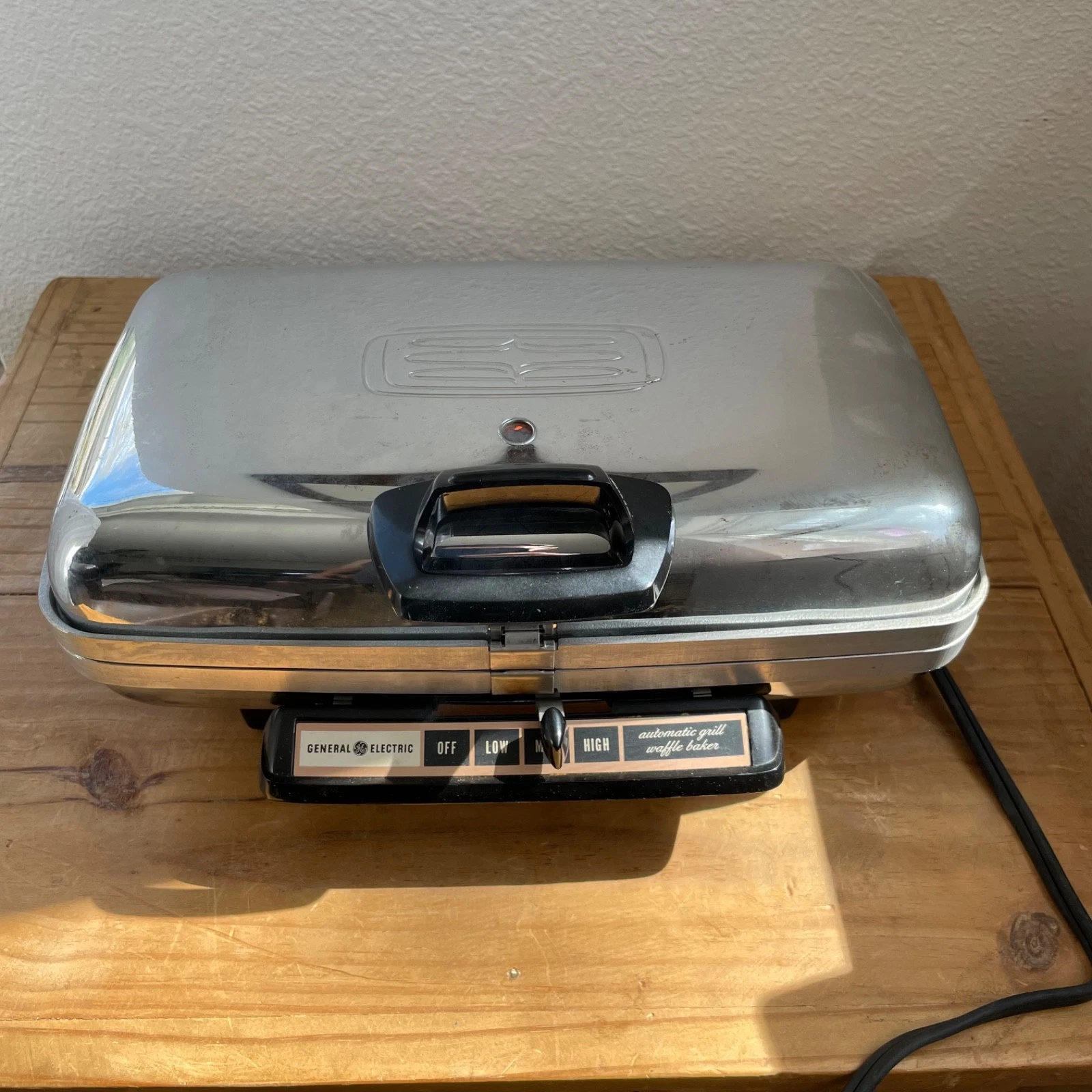 Vintage General Electric GE Automatic Grill Waffle Baker Model A6G44 Made In USA