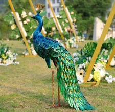 Outdoor Solar Peacock Statue – Metal Garden Decor for Lawn, Backyard, Party