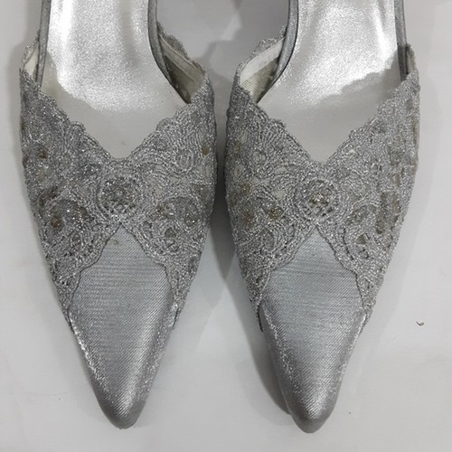 Stuart Weitzman Queenslo Silver d'Orsay Kitten Heel Sandals Size 5.5 Formal Glam - Picture 6 of 10