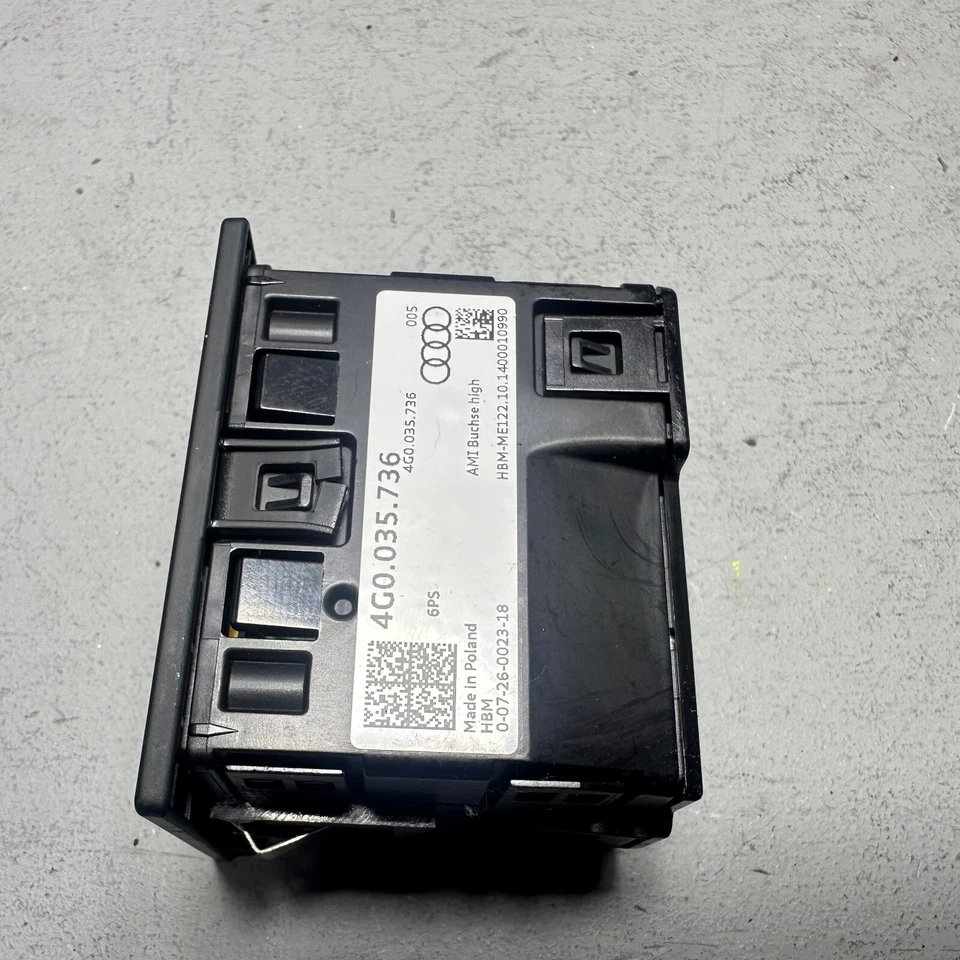 Зарядная панель USB 2016-2017 Audi S6 с вспомогательным входом изготовитель оборудования - Изображение 3 из 4