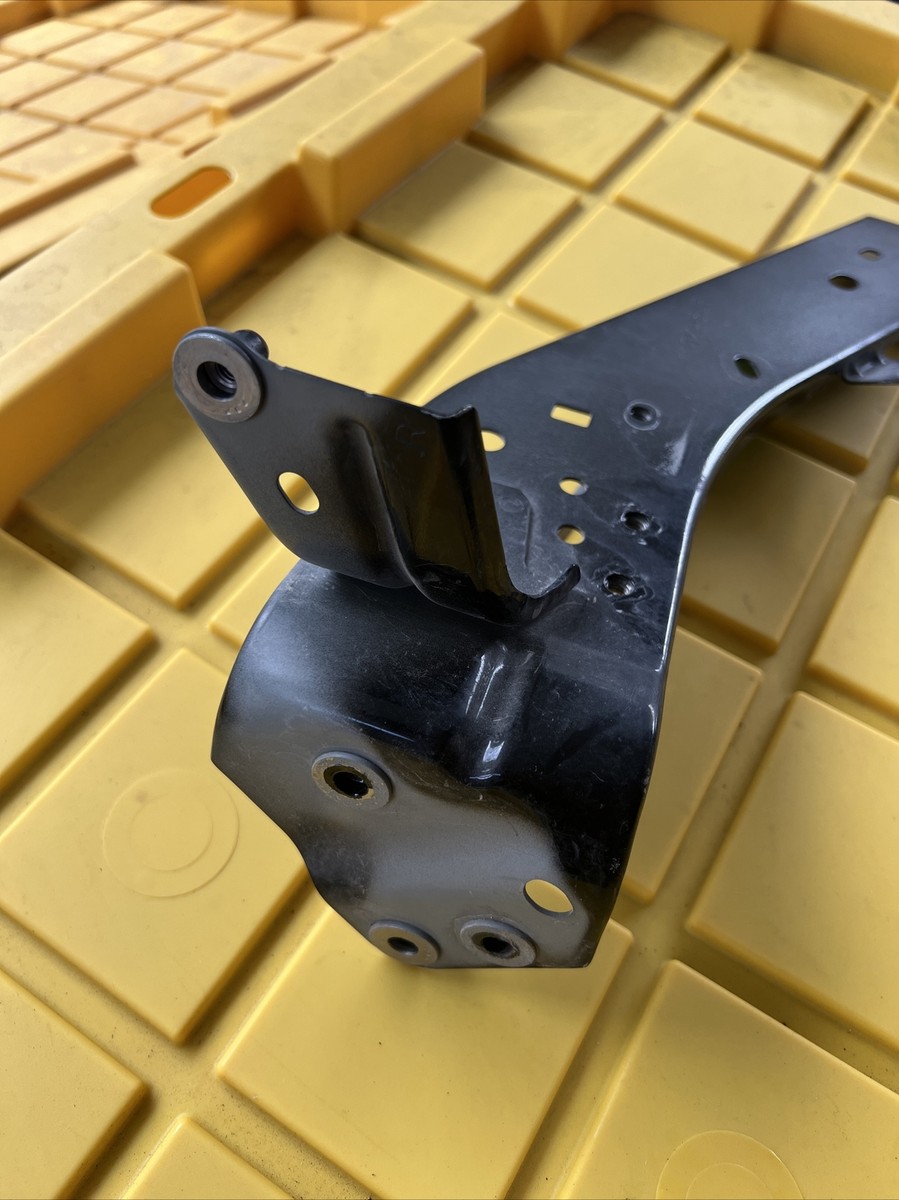 2016 -2023 MAZDA CX-9 FRONT RIGHT SIDE FENDER MOUNT SUPPORT