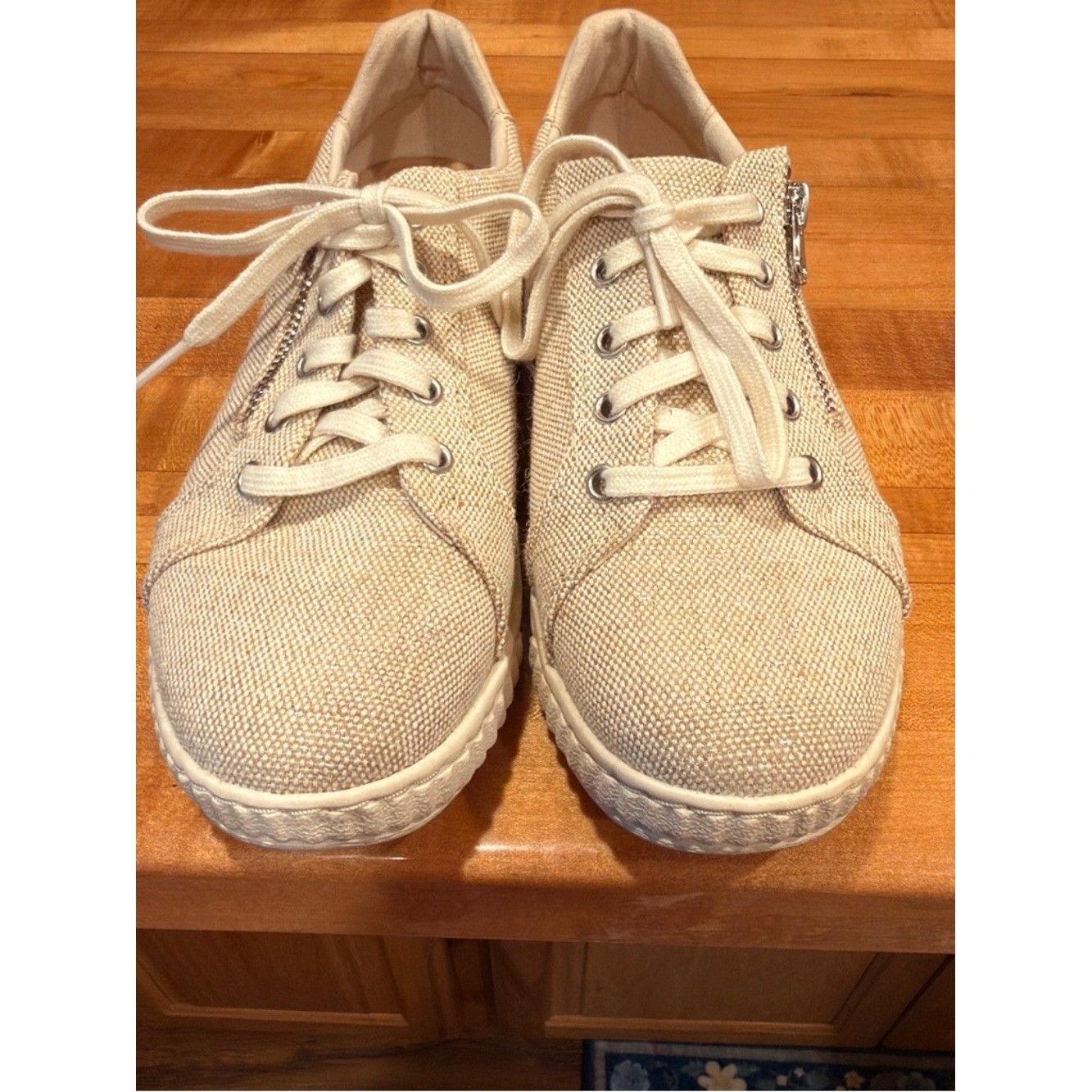 Clarks canvas lace-up sneakers with a side zipper Sz 8.5