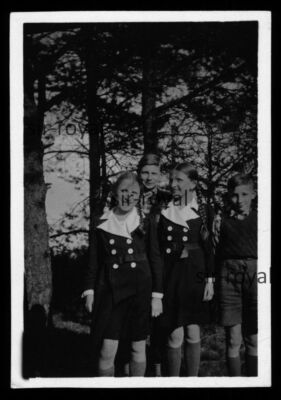 Pretty Girl Twins with Braids 1937 for Easter - 1930s - Photo 6x9cm
