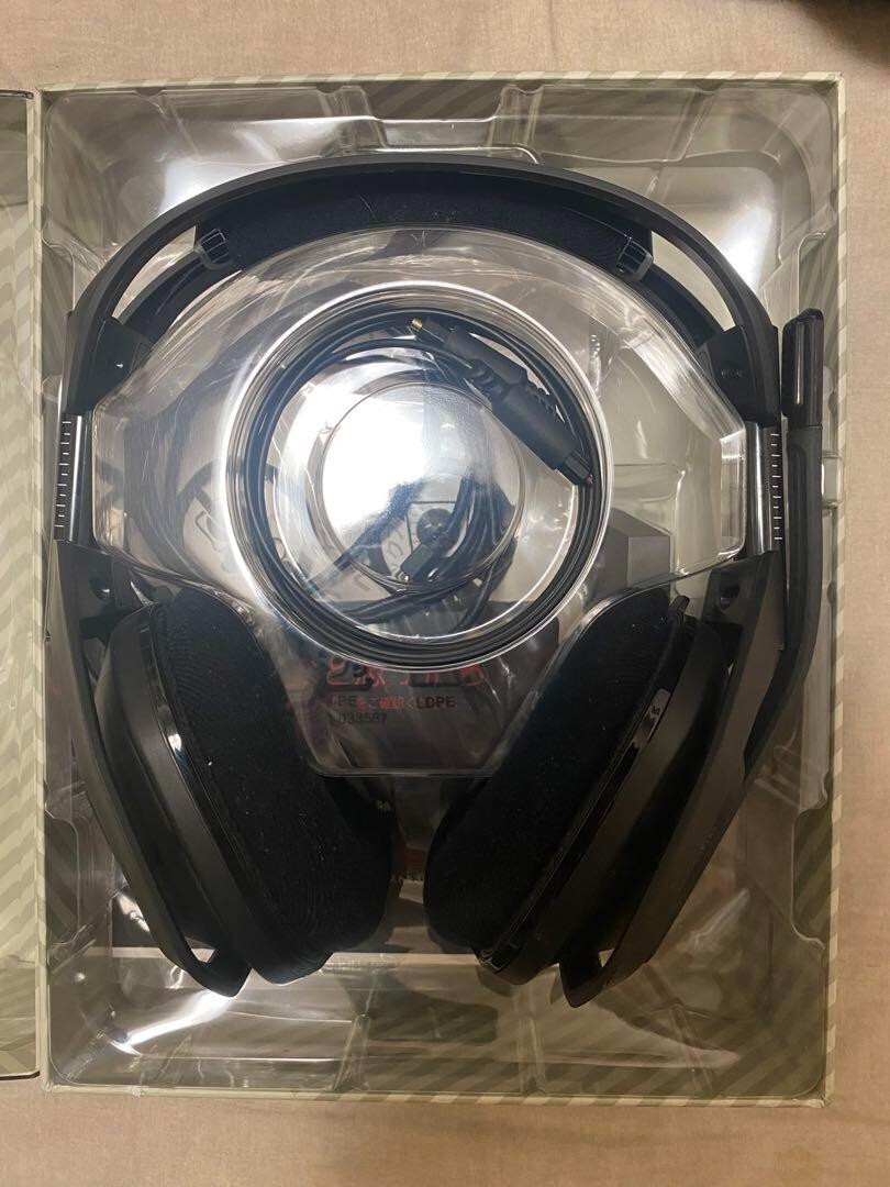 ASTRO Gaming A50 + BASE STATION FOR PS4 Black Used ASTRO Gaming A50 + BASE STATION FOR PS4 Black Used