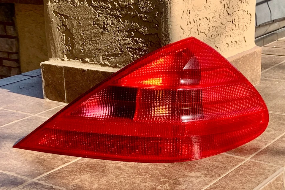Conjunto de luz trasera derecha mercedes-benz sl500 o sl600 a2308200264 Foto 3 de 4
