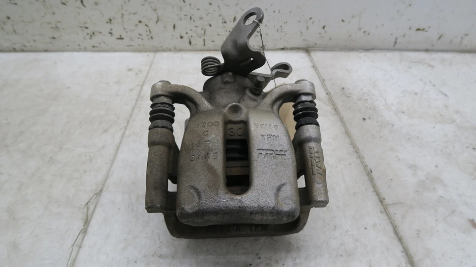 Pinza de freno lateral derecha del pasajero Volkswagen Passat 2016-2019 OEM Foto 3 de 4