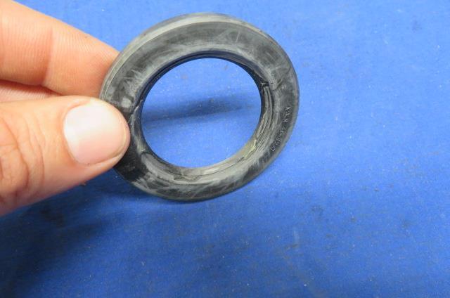 NOS Kawasaki # 92050-027 OIL SEAL, H1 H2 KZ900 KH500 KZ750