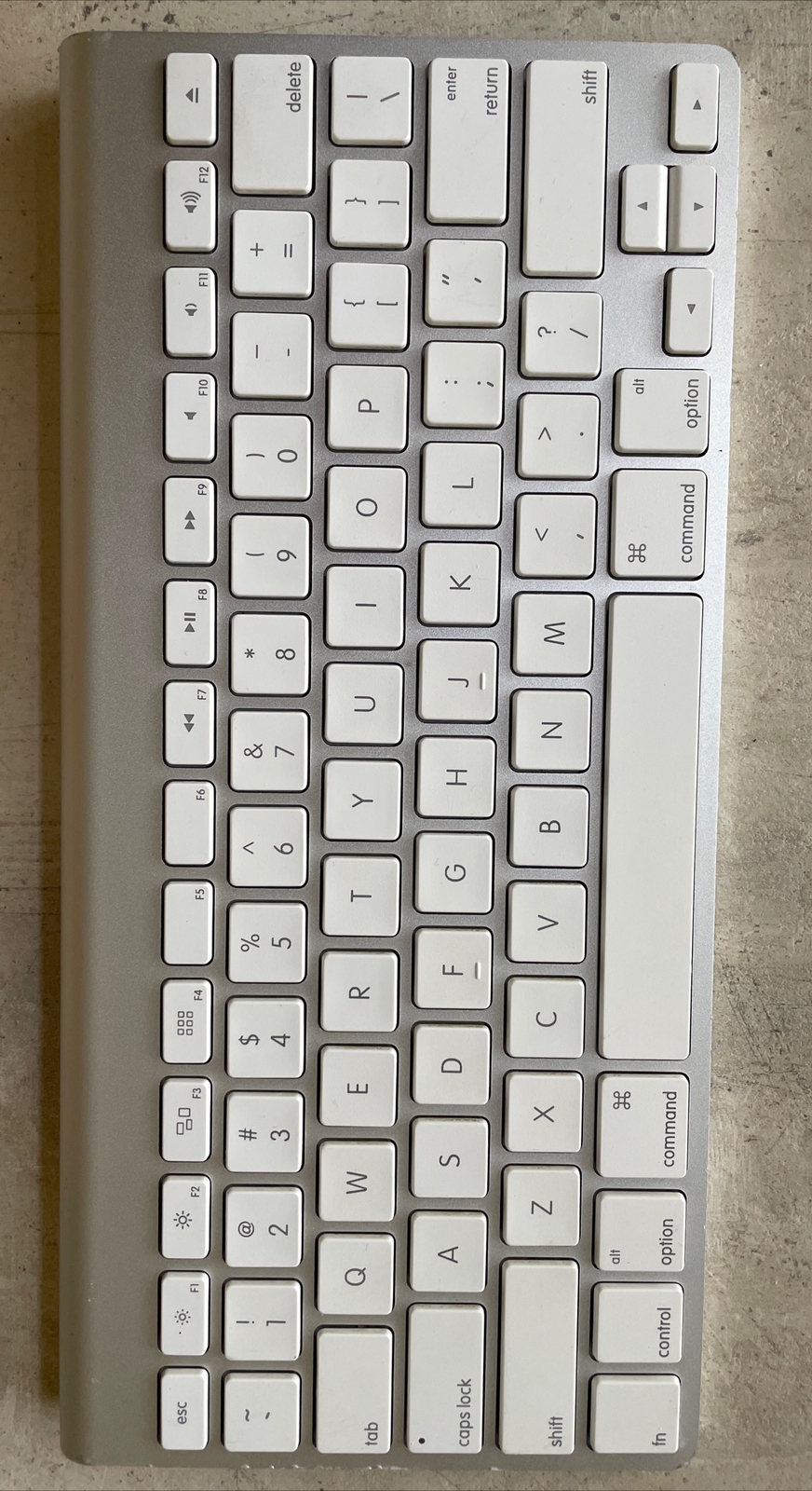 Apple A1314 Wireless Keyboard - MC184LL/B