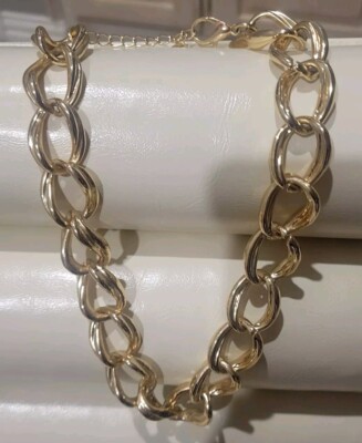 Chain chunky statement  collar necklace from MANGO: Goldtoned
