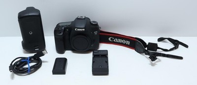 Canon EOS 7D 18.0 MP DS126251 (Body Only) Bundle w/ Bundled Accessories