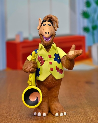 NECA Alf figurine Toony Classic Alf with Saxophone 15 cm - Picture 6 of 8