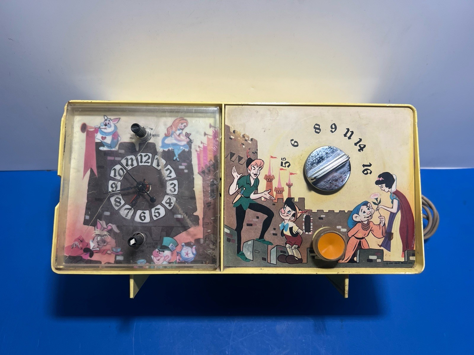 Radio &ndash;radio,clock Works &ndash; Alarm N/work