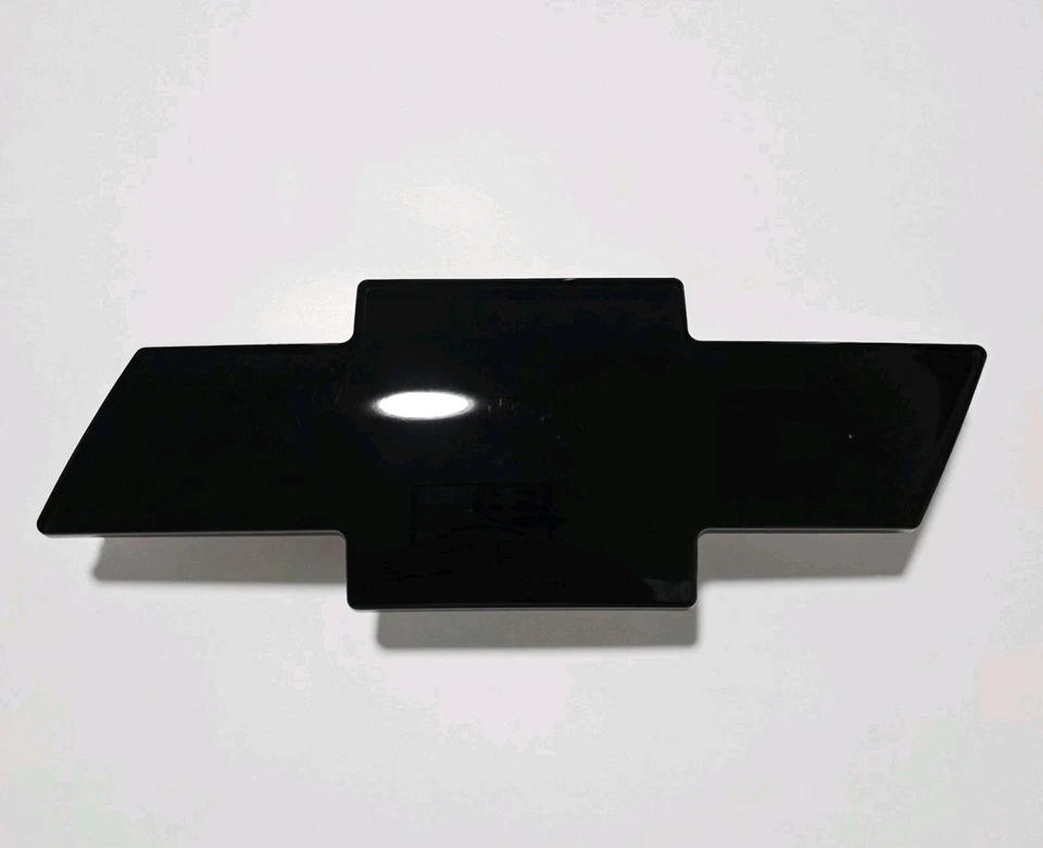 1999-02 Chevrolet Silverado 2000-06 Tahoe Suburban Front Grill Bowtie Emblem - Image 2 of 3