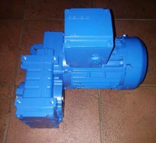 SIEMENS 2KJ1300-5CC13 GETRIEBEMOTOR ELEKTROMOTOR 