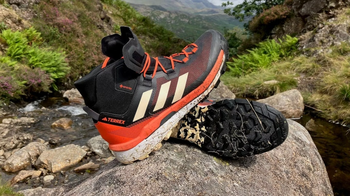 ★adidas★大人気★W TERREX SKYCHASER GORE-TEX HIKING★追跡可 Amazon.com | adidas Skychaser 2 Mid Gore-TEX Hiking Shoes