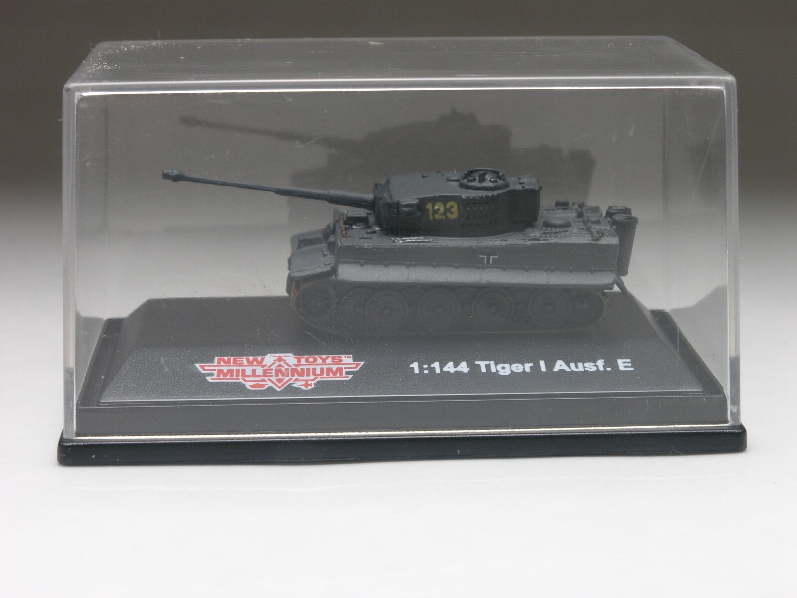 New Millennium Toys 1:144 WWII German Tiger I Ausf. E Tank  1:144 Scale in Case