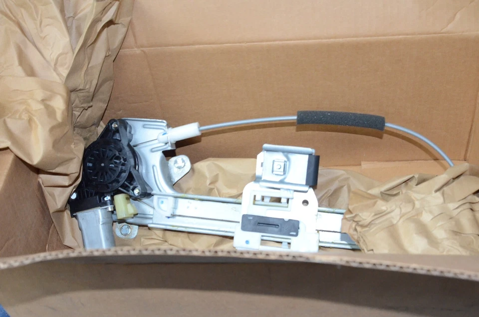 Regulador de ventana eléctrica trasera derecha Buick LeSabre 2000-2005 con motor GM 15231244 NUEVO EN STOCK Foto 2 de 4