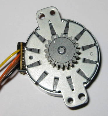 Sanyo Small Alternator - Wind Water Permanent Magnet - 1 V / 50 RPM - 20T Gear