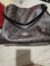 hallie shoulder bolsa in signature canvas red