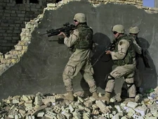 US Soldiers in Iraq War Military in Sāmarrā with Guns Picture Photo Poster Print