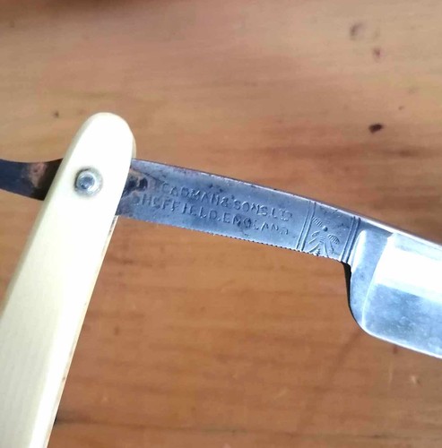 2 x Antique ‘Bengall’ straight razors by T.R. Cadman & Sons Sheffield + boxes - Picture 5 of 17