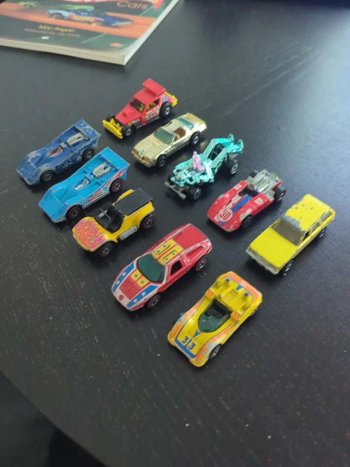 10 autos Hot Wheels Redline años 60-80 + libro Mercedes Sand Drifter Aries Wagon Foto 2 de 4