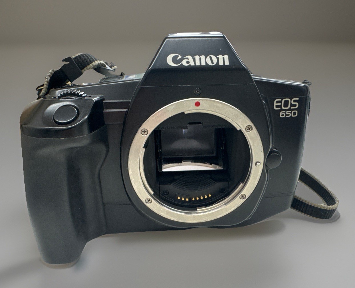 Canon EOS 620 35mm SLR Film Camera Body Only