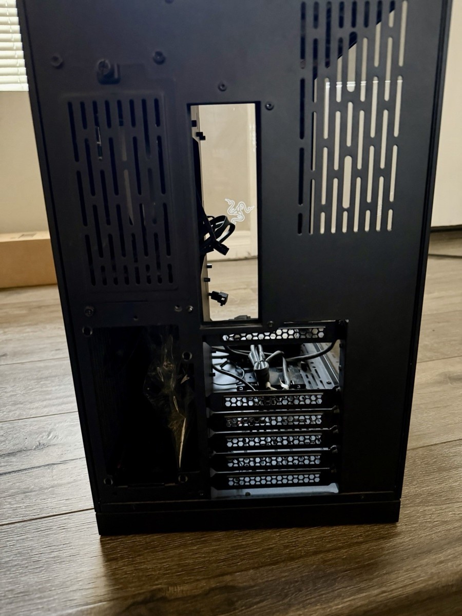 Lian Li PC-O11 Dynamic Razer Edition ATX Mid Tower Computer Case