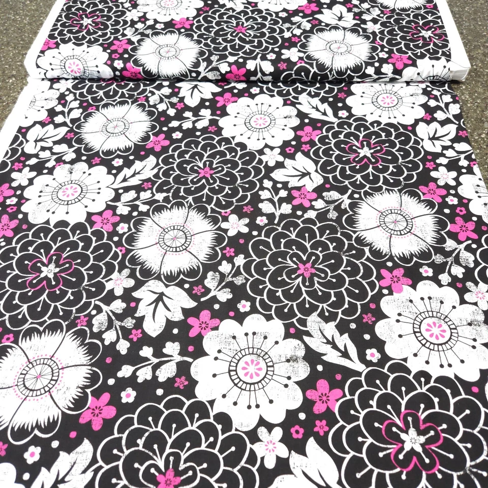1 yd En Vogue Quilting Treasures Pink and White Floral on Black - Image 3 of 3