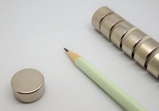 10 magnesów neodymowych 20x10 mm magnes podnosi ok. 12 kg