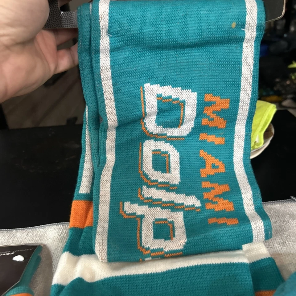 Cachecol, luvas e gorro de futebol americano Miami Dolphins NFL - Imagem 2 de 4
