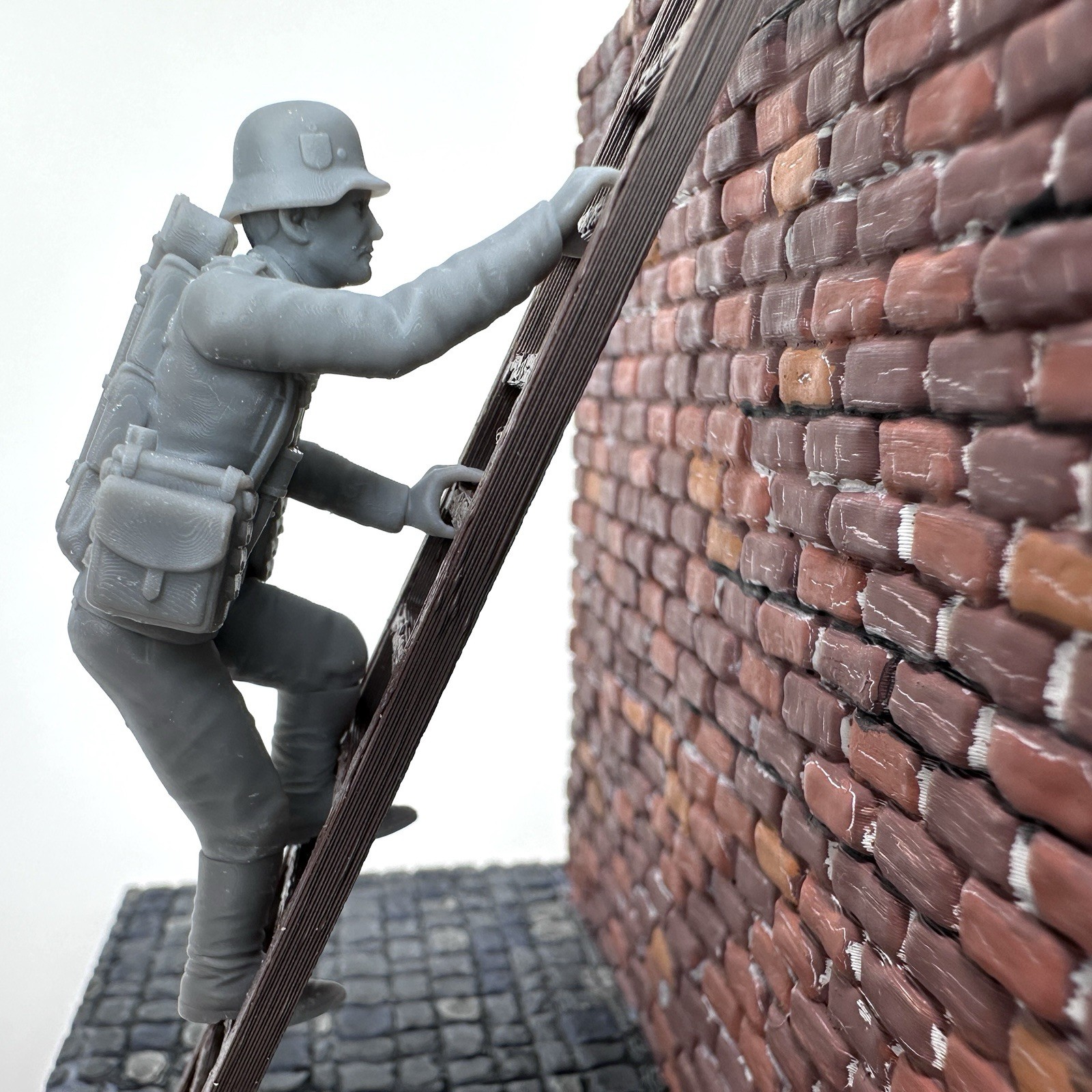 World War 2 German SAPPER Climbing Ladder Toy Soldier 3D Resin 1/32 WW2 Figure