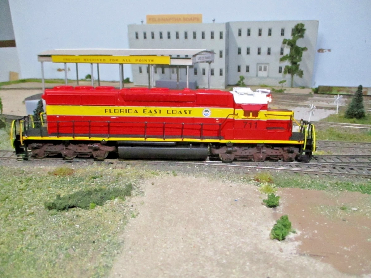Locomotives Diesel Florida East Coast GP-9 3 rails échelle O MTH 02