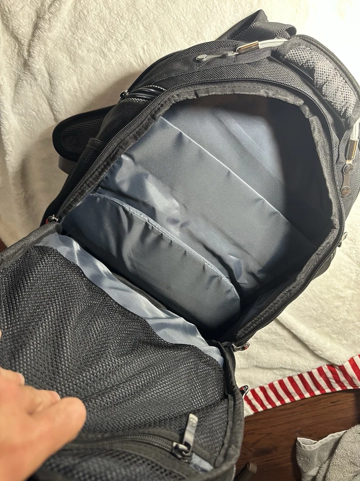 Swiss Gear Uline 16" Laptop Backpack Wenger Synergy - Black/Gray - Image 4 of 4