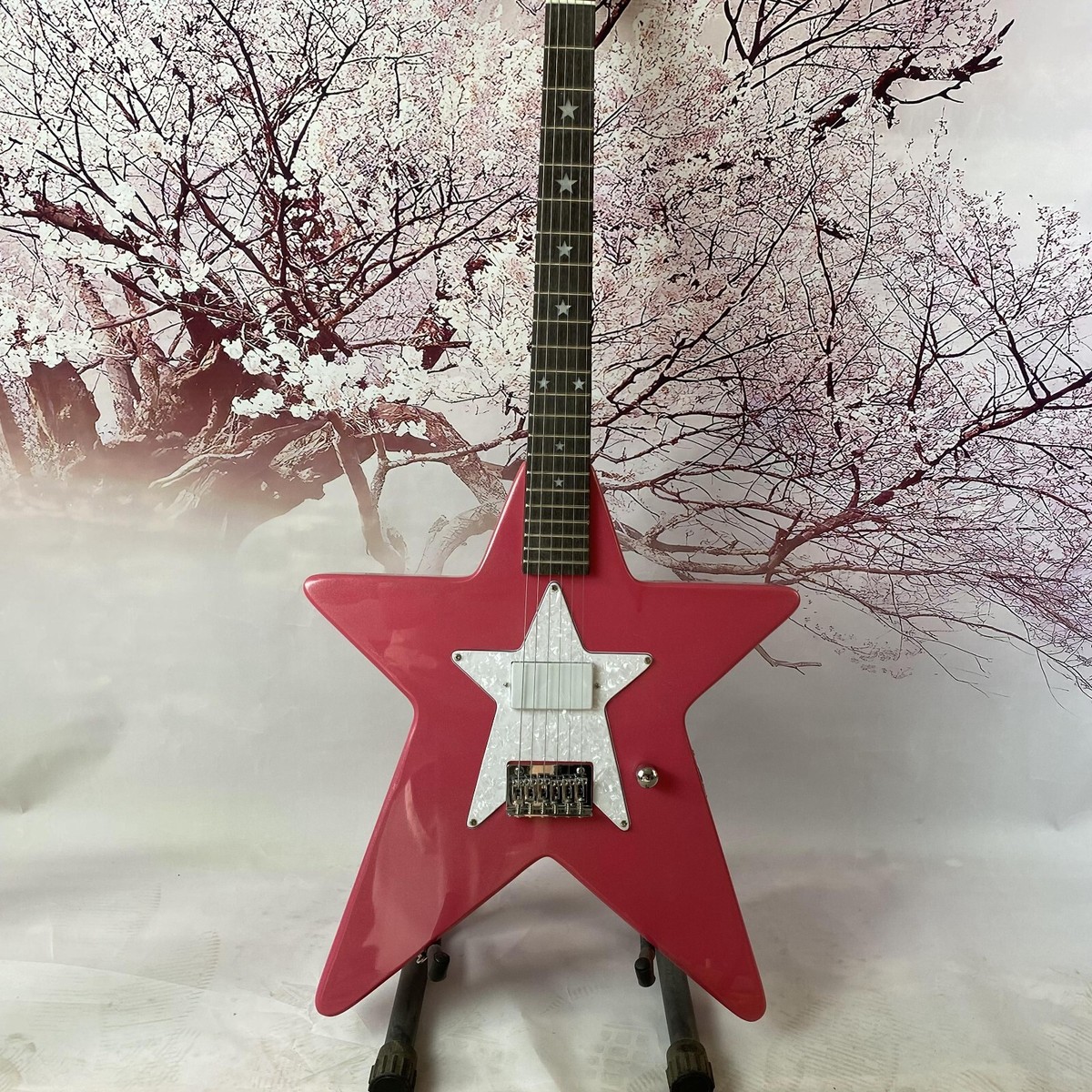 Daisy Rock Debutante Star pink Electric Guitar Maple Daisy Rock Debutante Star pink Electric Guitar Maple