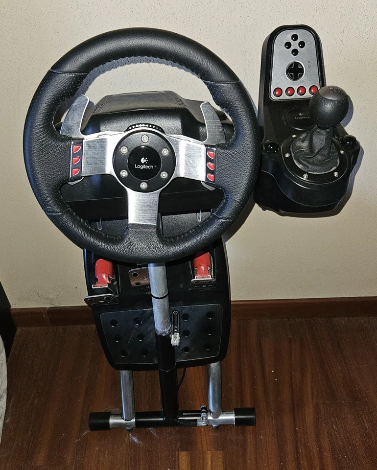 Volante Logitech G27 con Pedaliera e supporto ripieghevole completo - Immagine 2 di 4