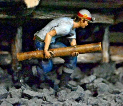 MICRO MINERS Bergmann mit Holzstempel Wismut Bergwerk Bergbau H0 1:87 Bausatz 3D Druck DDR