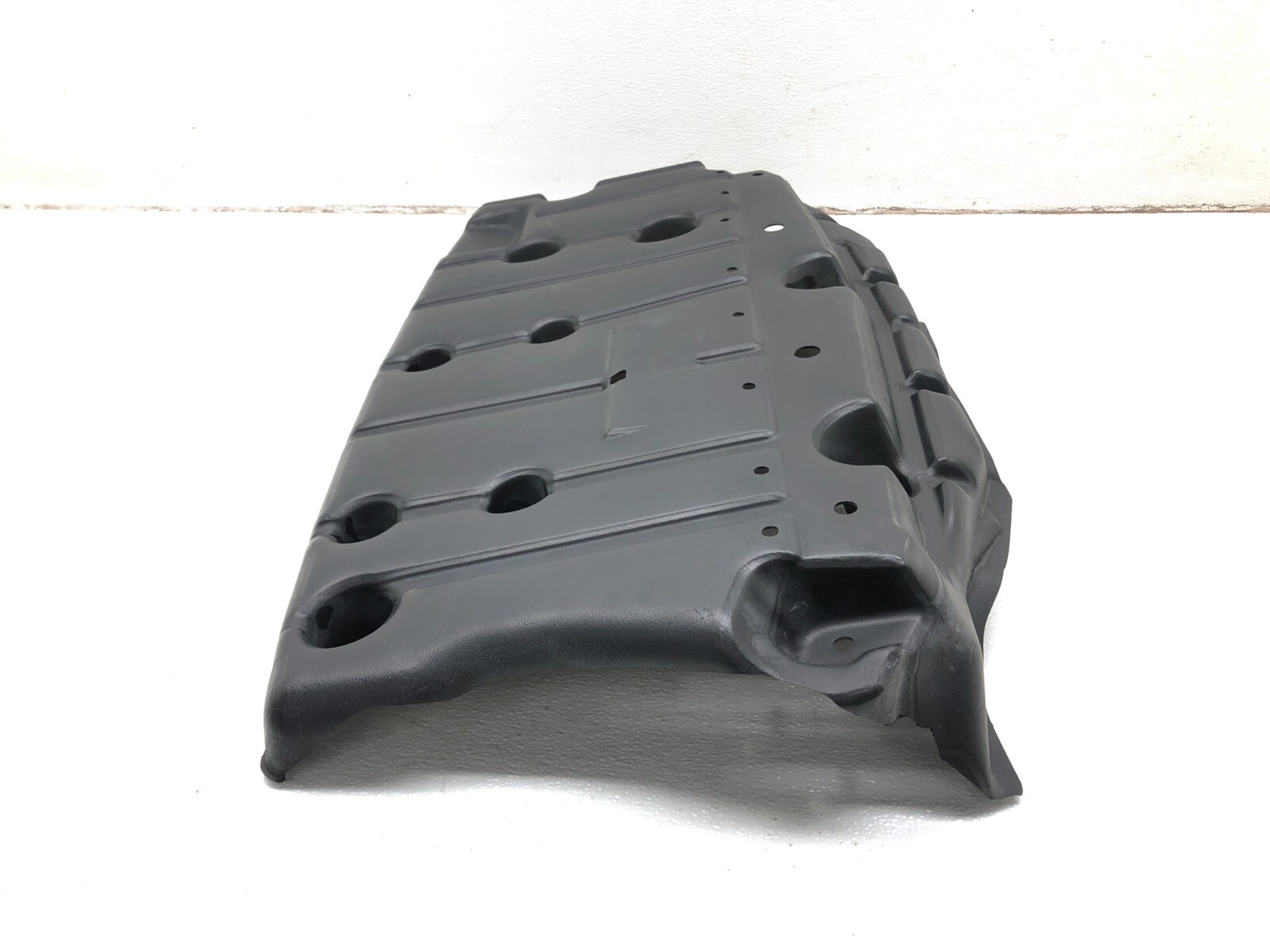 2017-2020 MASERATI LEVANTE REAR UNDER BODY SPLASH GUARD SHIELD COVER OEM.