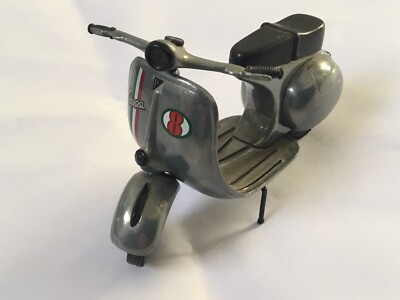 Metal Collectable Xonex Cleve OH VESPA Scooter RALLY ARGENTO tricolore Trim  UK