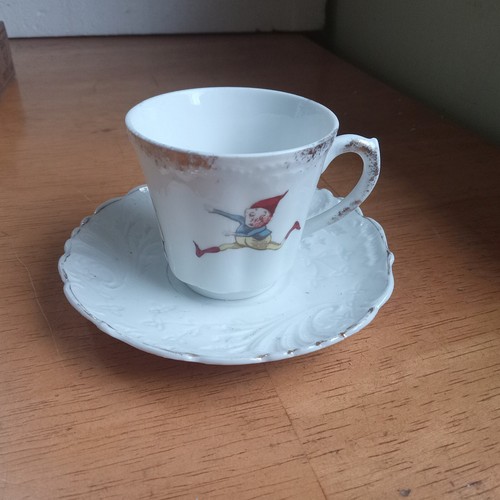 ANTIQUE BASSETT AUSTRIA LIMOGES SIGNED PORCELAIN CUP & SAUCER WITH BROWNIES - Picture 5 of 10