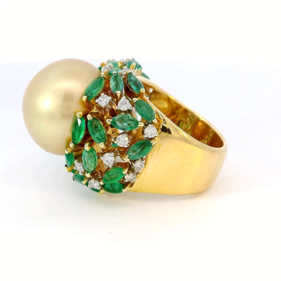 Anillo de cóctel vintage de oro amarillo de 18 quilates de 16 mm con perlas doradas del Mar del Sur con esmeralda Estate Foto 2 de 4