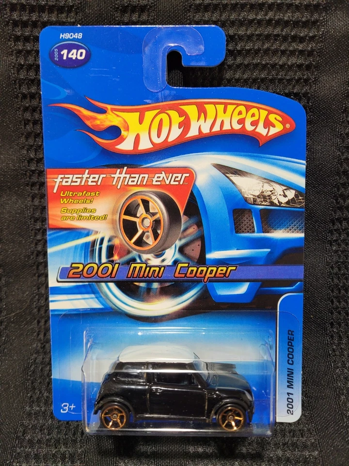 Mini Cooper 2001 Hot Wheels. Raro, ¡VHTF! Serie de tarjetas azules '05. Coleccionista #140.  Foto 3 de 4