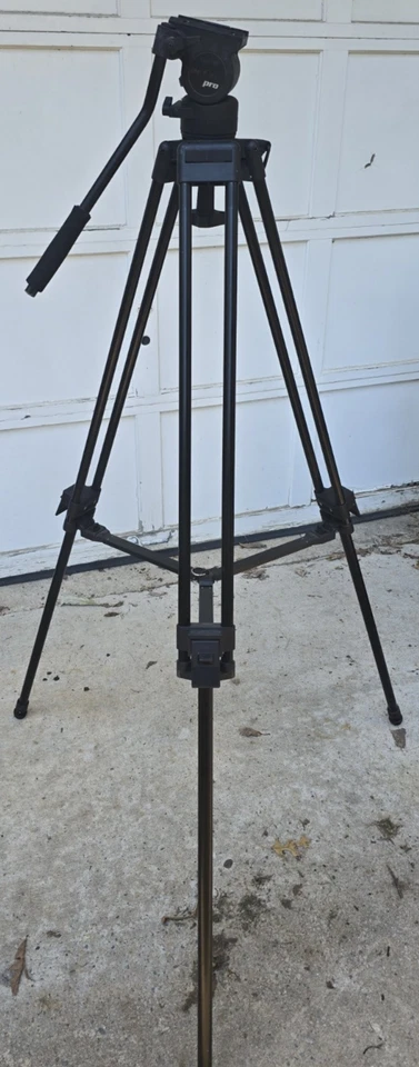 CARTONI VIDEO CINE TRIPOD WITH ACTION PRO FLUID HEAD & CARRYING CASE - Image 2 of 4