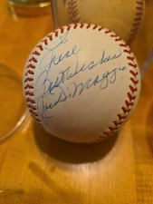 joe dimaggio Sign Ball